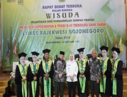 Bupati Bojonegoro Anna Mu’awanah hadir Dalam Acara Wisuda Sarjana Stikes