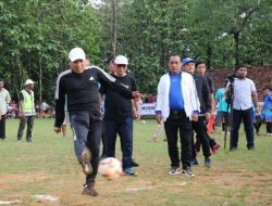 Tendangan Bola Pertama Bupati Sampang Tandai Pembukaan Turnamen Putra Kades Cup 2022