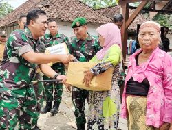 Letkol Arm Arif Yudo Purwanto, Beserta Anggota Jajarannya Mendatangi Rumah Warga Kurang Mampu
