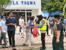 Polwan Polres Bojonegoro Polda Jatim Lakukan Pengamanan di Masjid