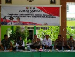 Kapolres Bojonegoro AKBP Muhammad SH SIK M.Si: Jangan Mudah Terprovokasi Informasi Yang Belum Tahu Asal Sumbernya Dalam Jumat Curhat