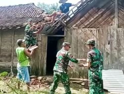 Manunggal dengan Rakyat, Babinsa Koramil Sumberrejo Kerja Bakti bersama Warga