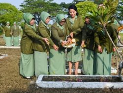 Sambut HUT ke- 77, Persit Kodim Bojonegoro Ziarah dan Tabur Bunga ke Makam Pahlawan