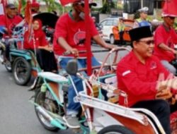 Rombongan Pendaftar Bacaleg PDIP Ke KPUD Bojonegoro, Optimis Menang Pemilu 2024