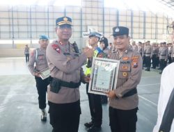 Kapolres Bojonegoro Lantik Kapolsek dan Beri Penghargaan Kepada Anggota Yang Berprestasi