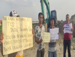 Warga di Sidoarjo Demo Kades yang Secara Sepihak Sewakan Tanah Kas Desa