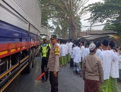 Demi Keamanan Dan Kelancaran  Haul Ponpes Langitan Polsek Widang Turunkan Puluhan Personil Ke Jalan
