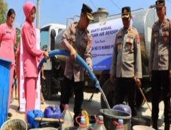 Peringati Hari Ulang Tahun Humas Polri Ke 72 AKBP Suryono, S.H., S.I.K., M.H., Pimpin Bakti Sosial Pembagian Air Bersih