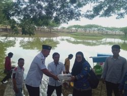 Pemdes Kepohkidul Bojonegoro Tabur 45 Ribu Benih Ikan di Wisata Waduk Pedang.