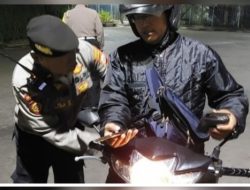 Polsek Wonocolo Bersama Polsek Gayungan, dan Jambangan laksanakan Kegiatan Patroli Skala Besar