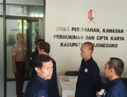 Warga Sepanjang Ruas Jalan Pondok Pinang Datangi Kantor Dinas Pekerjaan Umum Perumahan dan Cipta Karya