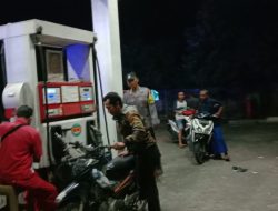 Giat Patroli Polsek Sekaran Pantau SPBU Desa Siman Kecamatan Sekaran Guna Untuk Antisipasi Kriminalitas.