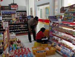 Patroli Obyek Vital Anggota Polsek Srkaran Sambangi Pertokoan Alfamart Desa Bulutengger