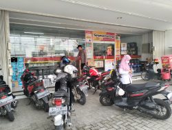 Anggota Polsek Sekaran Melaksanakan Patroli Dengan Mengunjungi Beberapa Minimarket di Wilayah Hukum Polsek Sekaran
