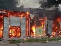 6 Stan Kios di Depan Stasiun Sukodadi Hangus di Lalap Sijago Merah