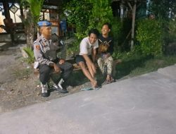 Patroli Polsek Sekaran Berikan Himbauan Kamtibmas Kepada Para Pemuda Yang Nongkrong Di Pinggir Jalan Raya Desa Moro Kecamatan Sekaran
