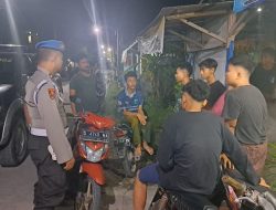 Anggota Polsek Sekaran Lakukan Patroli Dialogis Dengan Pemuda di Tempat Tongkrongan