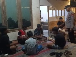 Polsek Sekaran Sambangi Warkop Saat Patroli Malam Hari