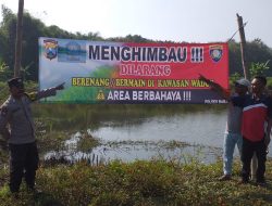 Polsek Babat Memasang Bener Larangan Warga Mandi di Embung/Waduk