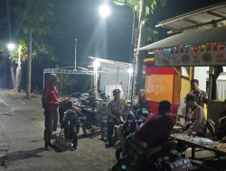 Patroli Dialogis Polsek Sekaran Duduk bersama di Warung Kopi Desa Kudikan Kecamatan Sekaran