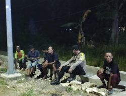 Anggota Polsek Sekaran Patroli Dialogis Bersama Warga Lingkungan Antisipasi Tindak Kriminalitas Saat Malam Hari