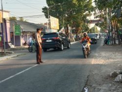 Commander Wish Pagi Polsek Sekaran Himbau Pelajar Tertib Berlalu Lintas Saat Menyebrang