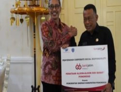 Bank Jatim Secara Resmi Telah Menyerahkan Bantuan Corporate Social Responsibility (CSR) Kepada Pemerintah Kabupaten Pemkab Ponorogo