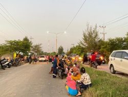 Terdampak Tangki Pertamina Bocor Warga di Tuban Berhamburan Keluar Rumah