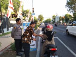 Jumat Berkah Satreskrim Polres Tuban Turun Kejalan Bagikan Nasi Kotak !!!