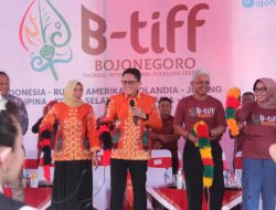 Bojonegoro Thengul International Folklore Festival 2024 Resmi Dimulai, Dibuka Parade Delegasi 8 Negara