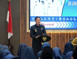 Pelantikan Dan Mengambil Sumpah Empat Ratus Pegawai Negeri Sipil (PNS) Di lamongan