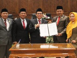 Pj Bupati Adriyanto Hadiri Rapat Paripurna Penetapan Bupati dan Wakil Bupati Bojonegoro Terpilih Periode 2025-2030