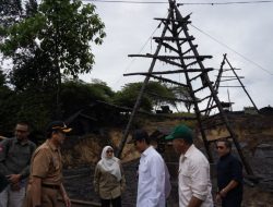 Pj. Bupati Bojonegoro Dampingi Lawatan Menteri Lingkungan Hidup RI di Sumur Minyak Tradisional Desa Wonocolo
