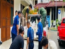 Petugas Damkar dan BBKSDA Jatim Panen Ular di Tuban !!!