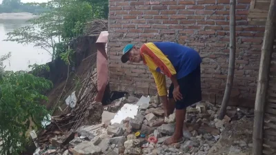 Dua Rumah Warga di Desa Sarirejo Tergerus Sungai Bengawan Solo