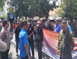 Aliansi Alam Bersatu Gelar Aksi Damai di Depan Kantor kejaksaan Negeri Lamongan