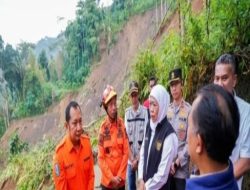 Gubernur Jatim tinjau lokasi longsor trenggalek