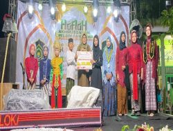 kepala Desa Ngadipuro fatmawati berikan Apresiaisi reword kepada anak anak mi dan Mts Yayasan Pendidikan Munirul Wathon