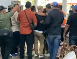 Awak Media Dilarang Meliput Dan Dapat Perlakuan Kekerasan Oleh Oknum Pengamanan Wabup Sidoarjo di Pendopo Kabupaten Sidoarjo