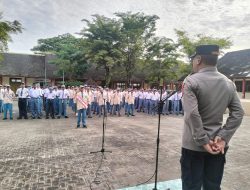 Kapolsek Jajaran Polres Tuban Jadi Inspektur Upacara di Sekolah-sekolah