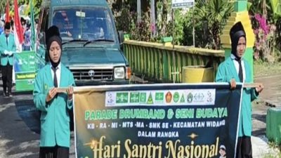 ‎Semarak Pawai Hari Santri Nasional KB.RA.MI.MTS.MA Munirul Wathon Padati Jalan Desa Ngadipuro Kecamatan Widang