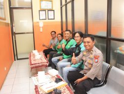 Polres Tuban Bersama Awak Media dan Perwakilan Komunitas Ojek Online Datanggi Kantor PMI Tuban