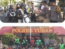 Polres Tuban bersama komunitas ojek online berbagi takjil