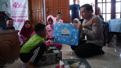 Sambut Hari Jadi YKB ke-46, Bocah Jenius Bojonegoro Dapat Laptop dari Kapolres