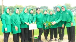 Hijaukan Desa, Hangatkan Kebersamaan: Aksi Nyata Persit di Usia ke-80