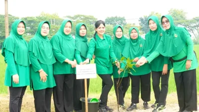 Hijaukan Desa, Hangatkan Kebersamaan: Aksi Nyata Persit di Usia ke-80