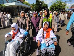 Gercep ! Polwan Bojonegoro Sigap Layani Calon Haji